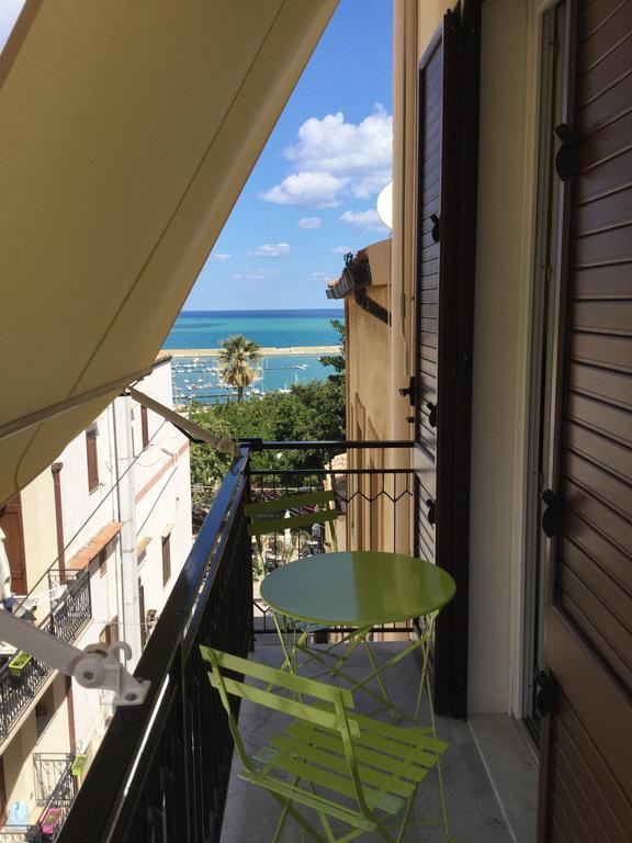 Residence Le Rose カステッランマーレ・デル・ゴルフォ エクステリア 写真
