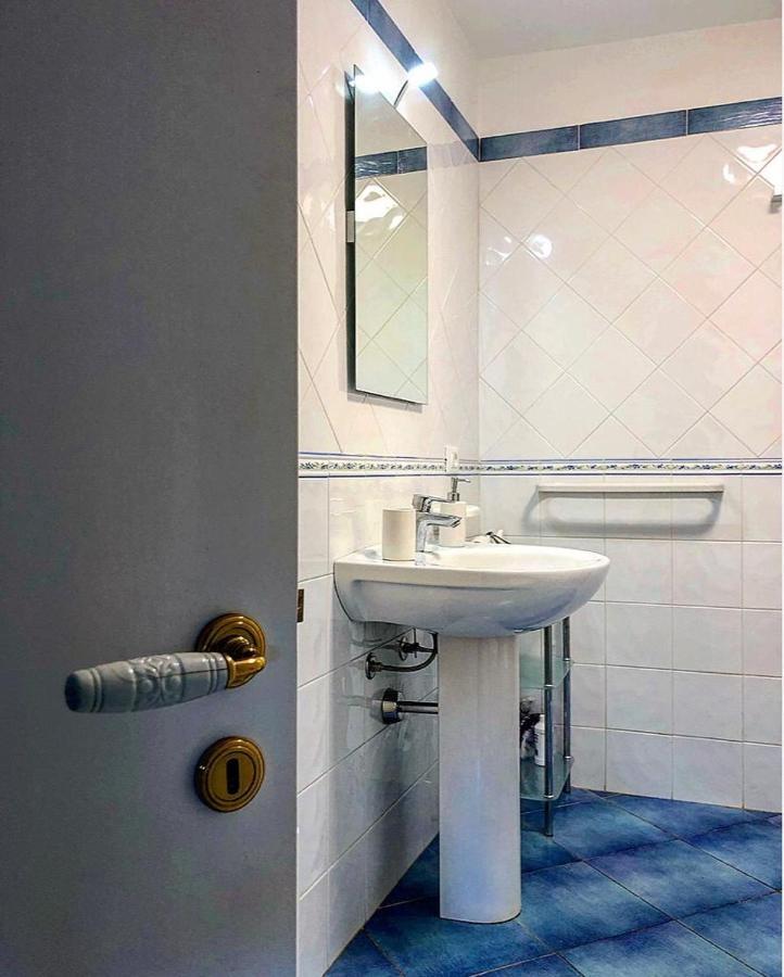 Residence Le Rose カステッランマーレ・デル・ゴルフォ エクステリア 写真